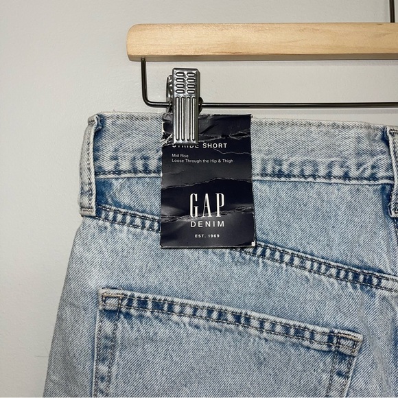 GAP Jean Shorts Women's Size 4 US Light Denim Mid Rise Destructed Stride NWT - Picture 8 of 12